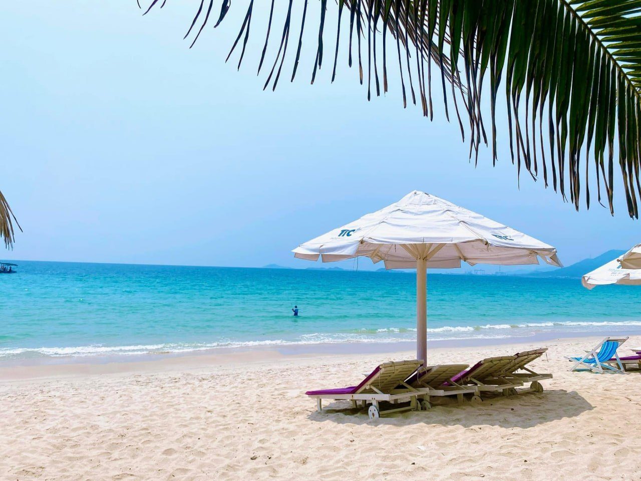Hon Tam Island